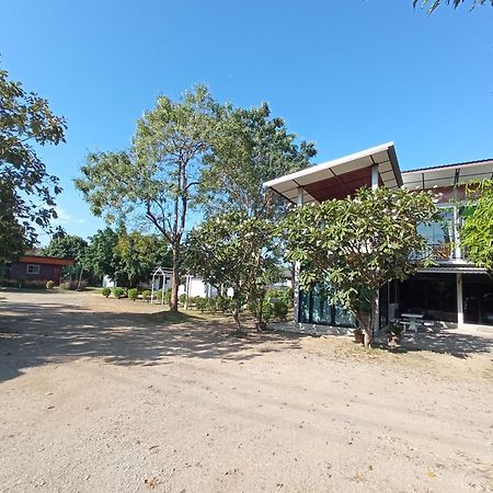 Baan Rabiangdao Uthaithani Uthai Thani Eksteriør billede